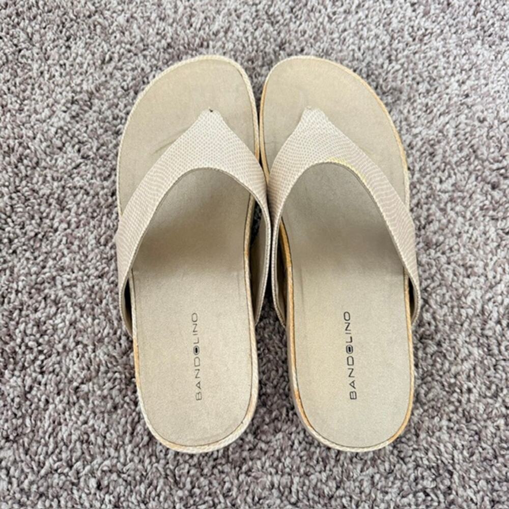 Bandolino Women's Sandals 8.5B Champagne Thongs Flip Flops Reptile Print
